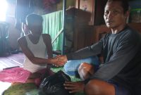 Tim Hartono Menyalurkan Bantuan Sembako Di Desa Impol