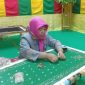 Proses membuat kain tudung manto