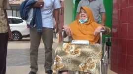 via: today.line.me/Darmina datang ke PN Pangkalan Balai dengan menggunakan kursi roda