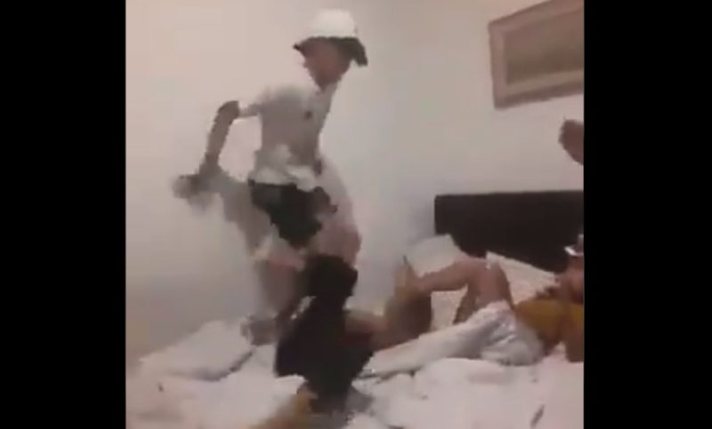 Viral! Video Pria Pukuli Selingkuhan Kekasih yang Lagi Asyik Mesra-mesraan di Atas Kasur