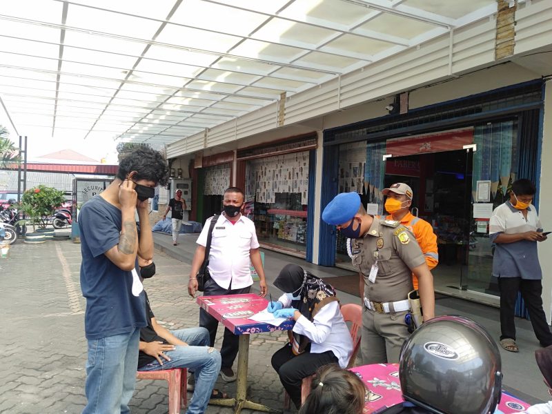 Petugas melakukan penerapan disiplin (ist)