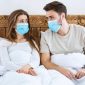 Bercinta pakai masker untuk tangkal corona (Foto: Getty Images/iStockphoto)
