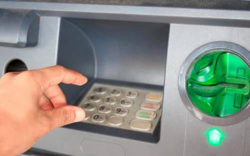 ATM (Foto: Shutterstock)