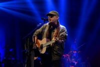 Aksi panggung Iwan Fals (Nurdiansah /Tempo)