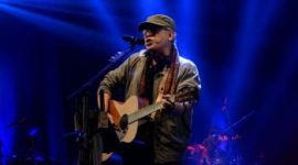 Aksi panggung Iwan Fals (Nurdiansah /Tempo)