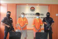 Dua orang pelaku yang diamankan Ditresnarkoba Polda Kepri (ist)