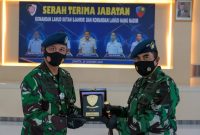 Letkol Pnb Urip Widodo (kiri) dan Pangkoopsau I Marda TNI Ir Tri Bowo Budi Santoso (kanan), saat bersua foto bersama. (ist)