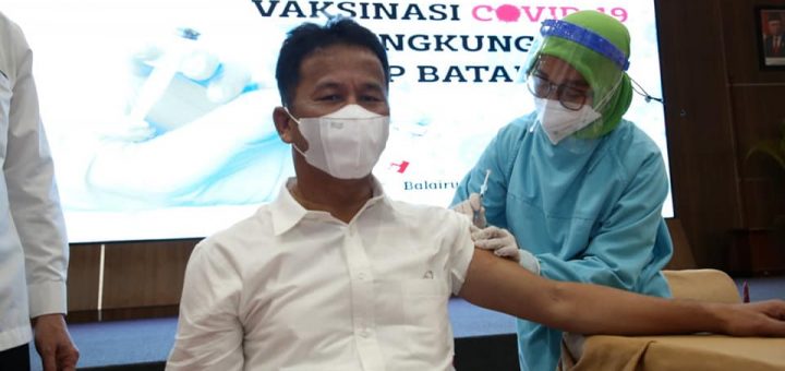 H.M Rudi divaksin (ist)