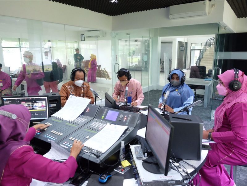 Wali Kota Tanjungpinang Rahma mengikuti dialog interaktif di RRI / Foto: Istimewa