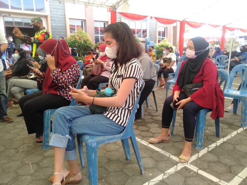 Warga Tanjungpinang saat mengikuti vaksinasi COVID-19 / Foto: Istimewa