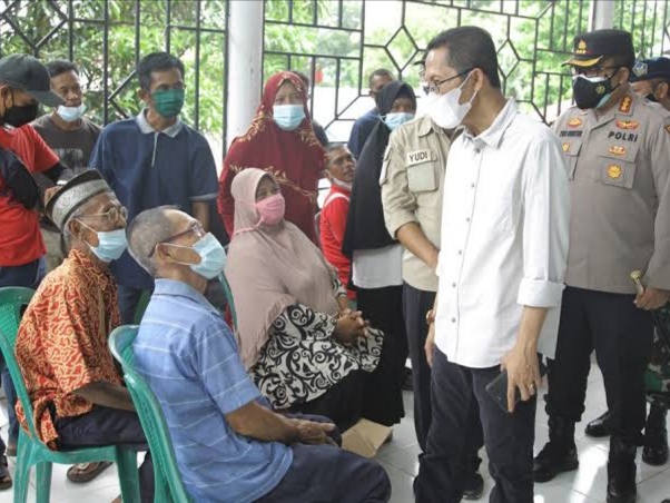Wakil Wali Kota Batam Amsakar Achmad saat meninjau vaksinasi COVID-19 beberapa waktu yang lalu / Foto: Istimewa