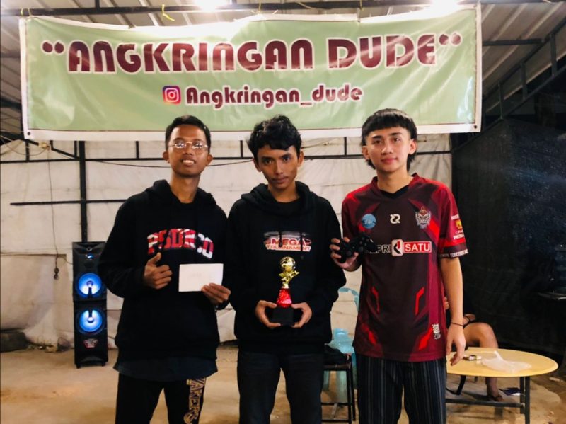 Player ENIGMA divisi PES, Muhammad Halim Akbar, Prasetio dan Rahman / Foto: INIKEPRI.COM