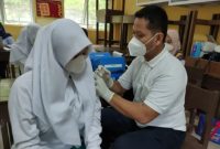 Vaksinasi COVID-19 kepada pelajar Kota Batam / Foto: ANTARA