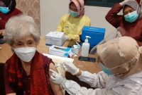 Vaksinasi Lansia di Kota Batam / Foto: ANTARA