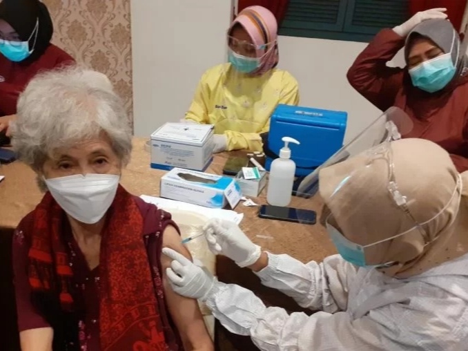 Vaksinasi Lansia di Kota Batam / Foto: ANTARA