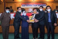 Wali Kota Tanjungpinang Rahma menyampaikan nota keuangan Rancangan Anggaran Pendapatan dan Belanja Daerah (R-APBD) Kota Tanjungpinang Tahun Anggaran (TA) 2022. Foto: Istimewa