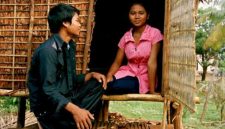 Ilustrasi wanita dan pria suku Kreung di pondok cinta / Foto: unored.tv