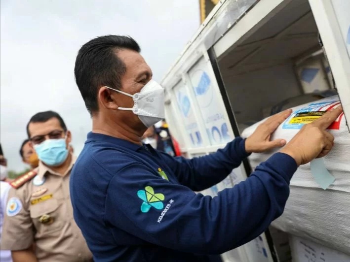 Gubernur Kepulauan Riau (Kepri) Ansar Ahmad melepas ekspor produk perikanan sirip Pari Lontar dan Pari Kupu-Kupu sebanyak 1.272 kilogram atau setara Rp822 juta ke Hong Kong. Foto: ANTARA