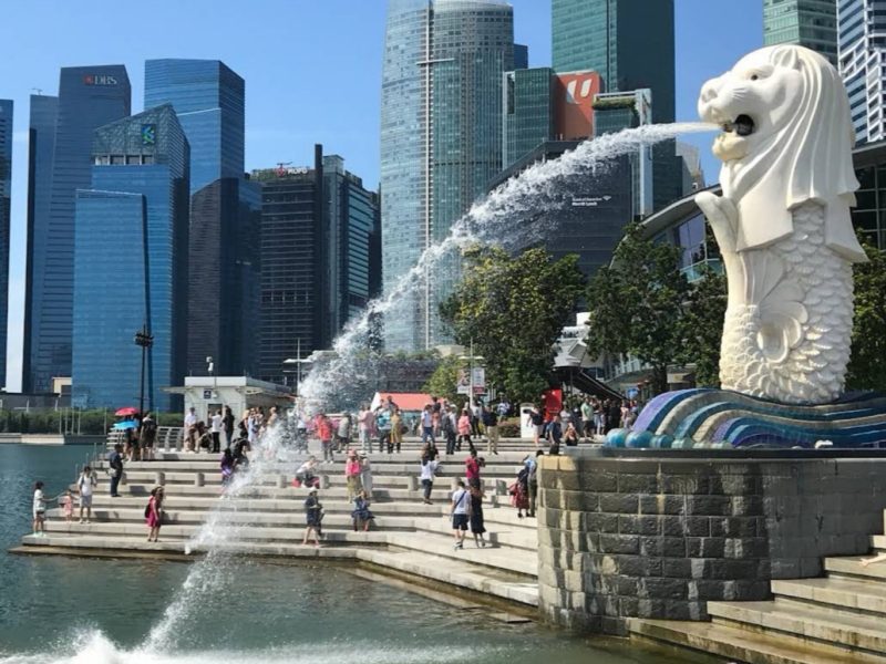 Singapura meminta warganya penerima vaksin Sinovac untuk disuntik booster. Foto: NET