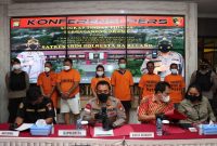 Kapolresta Barelang Kombes Pol Nugroho Tri Nuryanto SH, SIK, MH, memimpin langsung konferensi pers Pengungkapan Kasus Tindak Pidana Perdagangan Orang (TPPO), bertempat di lobby utama Mapolresta Barelang, Jumat (28/01/2022) sore. Foto: Humas Polresta Barelang