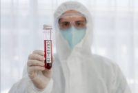 Ilustrasi pemeriksaan sampel COVID-19. Foto: Istimewa