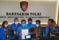 DPP KNPI melaporkan Ferdinand Hutahaean ke Bareskrim Polri. Foto: Twitter @knpiharis