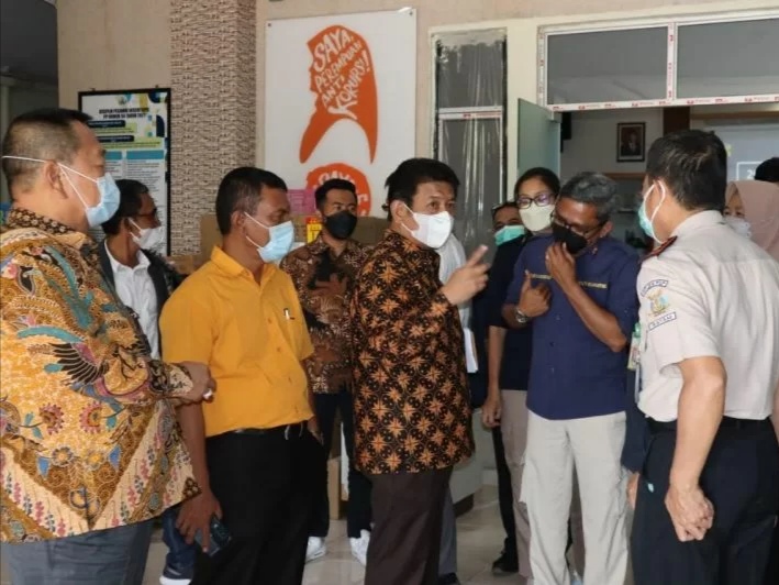 Rombongan Komisi I DPRD Kepri  yang meninjau standar pelayanan di KKP Batam. Foto: ANTARA