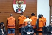 Komisi Pemberantasan Korupsi (KPK) mentapkan Bupati Penajam Paser Utara (PPU), Kalimantan Timur Abdul Gafur Mas'ud sebagai tersangka suap terkait dengan kegiatan pekerjaan pengadaan barang dan jasa serta perizinan di Kabupaten Penajam Paser Utara, Kalimantan Timur tahun 2021-2022. Foto: KOMPAS.COM