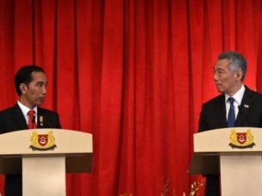 Presiden Jokowi dan PM Singapura, Lee Hsien Loong Foto: AFP