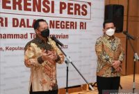 Menteri Dalam Negeri (Mendagri ( Muhammad Tito Karnavian meminta agar Gubernur dan bupati/wali  kota di Provinsi Kepulauan Riau (Kepri) dapat mempermudah izin berusaha. Foto: ANTARA