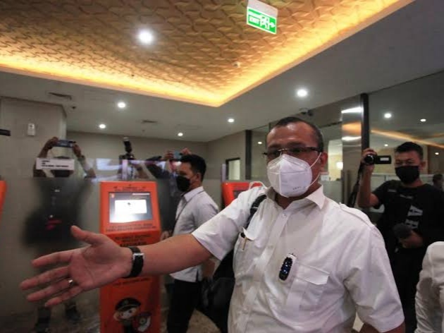 Pegiat media sosial yang pernah menjadi politisi Partai Demokrat Ferdinand Hutahaean resmi ditahan Mabes Polri. Foto Ferdinand saat tiba untuk menjalani pemeriksaan di Bareskirim Mabes Polri, Jakarta, Senin (10/1/2022). Ferdinand diperiksa sebagai saksi dalam kasus unggahan di media sosial yang diduga bernada SARA. Foto: ANTARA