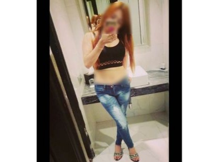 Vita (22), mantan pramugari menceritakan kisahnya nyambi PSK ketika singgah di sebuah kota di Kalimantan pada tahun 2018. Foto: Istimewa