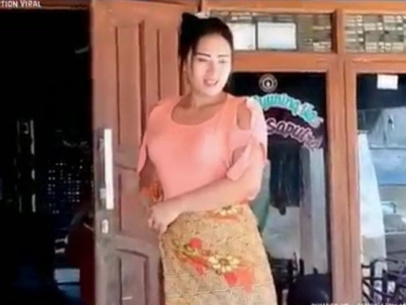 Viral! Janda kembang cantik di sebuah pedesaan. Foto: Facebook