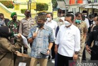 Menteri Pariwisata dan Ekonomi Kreatif Sandiaga Salahuddin Uno dan Gubernur Kepri Ansar Ahmad mengunjungi Pulau Penyengat. Foto: ANTARA