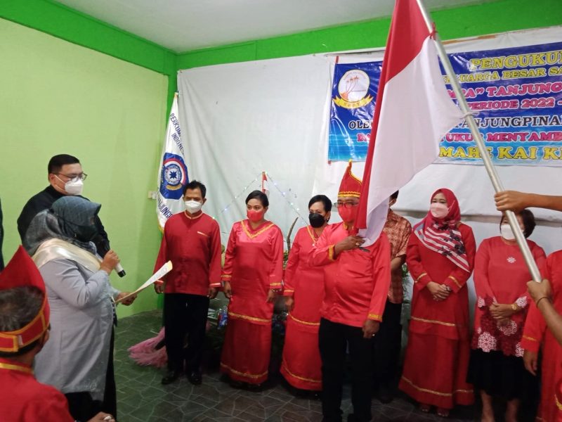 Wali Kota Tanjungpinang, Rahma mengukuhkan pengurus Keluarga Besar Sangihe Talaud (KBST) Masuhampa Tanjungpinang-Kijang Periode 2022-2025, di Sekretariat Perkumpulan Kekeluargaan Indonesia Timur (Perkit), Kota Tanjungpinang. Foto: Istimewa