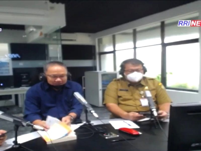 Kadis Kominfo Tanjungpinang Ruli Friady saat menjadi narasumber dalam dialog lintas Tanjungpinang pagi di RRI Tanjungpinang, Kepulauan Riau. Foto: Istimewa