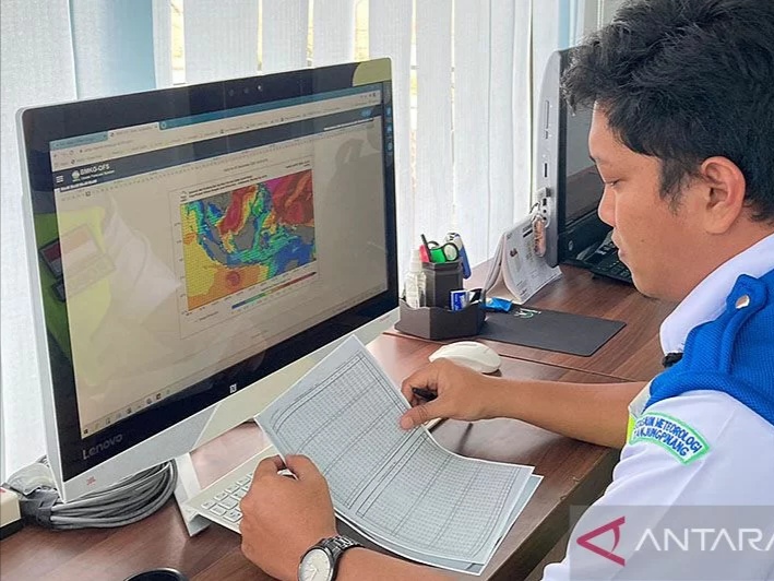 Hujan dengan intensitas sedang dan tinggi di sebagian besar wilayah Provinsi Kepulauan Riau, disebut Badan Meteorologi Klimatologi dan Geofisika disebabkan fenomena Madden Jullian Oscillation. Foto: Istimewa