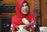 Artis senior Dorce Gamalama meninggal dunia di RSPP Simprug, Jakarta, Rabu (16/2/2022) akibat COVID-19. Foto: YouTube/Denny Sumargo