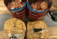 Tim Cyber Crawling Bea Cukai Batam Amankan 765 Gram Ganja yang  Diselundupkan dalam Kaleng Makanan. Foto: Humas BC Batam