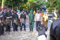 Pengurus Lembaga Adat Melayu (LAM) se- Kecamatan dan Hulubalang Kota Tajungpinang masa khidmat 2022-2027, resmi dikukuhkan Ketua Umum LAM Kepulauan Riau Kota Tanjungpinang Juramadi Esram, di kantor Sekretariat LAM Kepri Kota Tanjungpinang. Foto: Istimewa