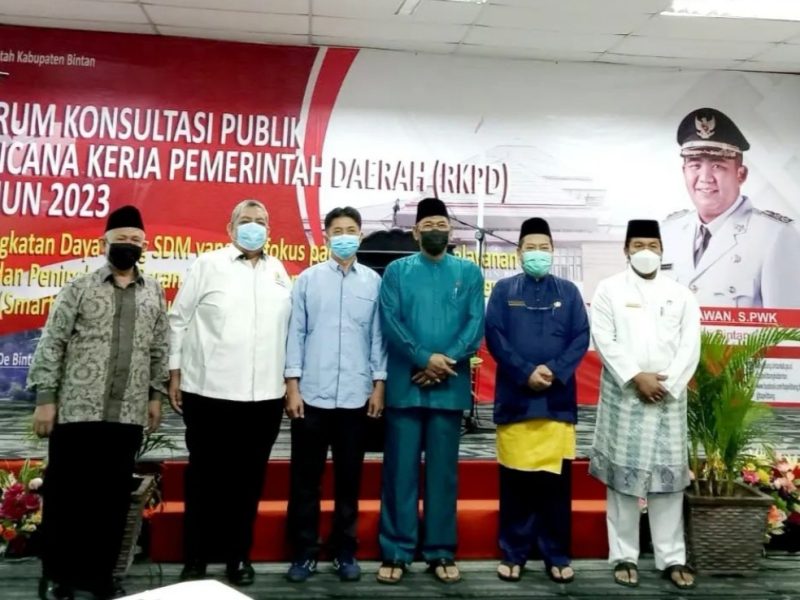 Badan Perencanaan, Penelitian dan Pengembangan Daerah Kabupaten Bintan  (Bapelitbang) menggelar Forum Konsultasi Publik Rencana Kerja Pemerintah Daerah (RKPD) Tahun 2023 dengan Tema Peningkatan Daya Saing Sumber Daya Manusia (SDM) yang berfokus pemenuhan pelayanan dasar dan peningkatan peran pemuda dalam pembangunan Kabupaten Cerdas (Smart City) di De Bintan Villa Hotel. Foto: Istimewa