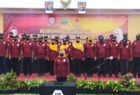 Pengurus Persatuan Bola Voli Seluruh Indonesia (PBVSI) Kota Tanjungpinang periode 2022-2026 resmi dikukuhkan Sekretaris Umum PBVSI Provinsi Kepulauan Riau, Amri, di Hotel Aston Tanjungpinang. Foto: Istimewa