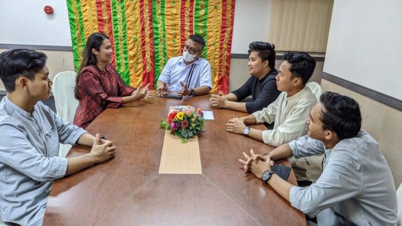 Azka Nasheed bertemu Kepala Dinas Kebudayaan dan Pariwisata (Disbudpar) Kota Batam, Ardiwinata. Foto: MC Batam