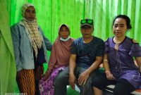 Seorang Pekerja Migran Indonesia Unpresedural (Ilegal) bernama Eem Sumarni ( 47 Tahun) asal Pangandaran Jawabarat tiba di Bandara Soekarno Hatta Jakarta, Jumat (25/3). Foto: Istimewa