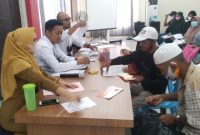 Kementerian Sosial RI melalui Pemerintah Kota Tanjungpinang dan berkolaborasi dengan Bank BNI Cabang Tanjungpinang mempercepat penyaluran bantuan sosial (bansos) Kartu Keluarga Sejahtera (KKS). Foto: Istimewa