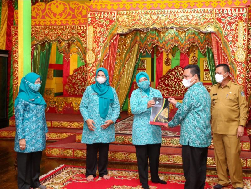 Dalam rangka Hari Kesatuan Gerak (HKG) PKK Tingkat Nasional ke-50, Ketua Umum Tim Penggerak PKK Tri Tito Karnavian mengunjungi Pulau Penyengat, Kota Tanjungpinang, Kepulauan Riau (Kepri). Foto: Istimewa