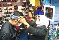 Wali Kota Tanjungpinang Rahma resmi membuka pameran dan stan bazar Musabaqah Tilawatil Quran (MTQ) XVI tingkat Kota Tanjungpinang 2022 yang digelar di lapangan Pamedan Ahmad Yani, Kota Tanjungpinang Kepulauan Riau. Foto: Istimewa