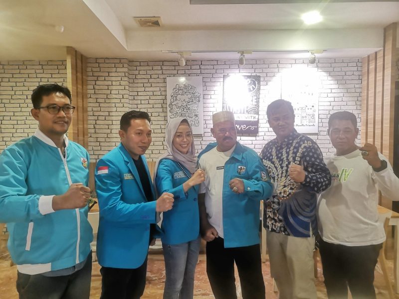 Pengurus DPD KNPI dan APDESI Kepri berfoto bersama. Foto: INIKEPRI.COM
