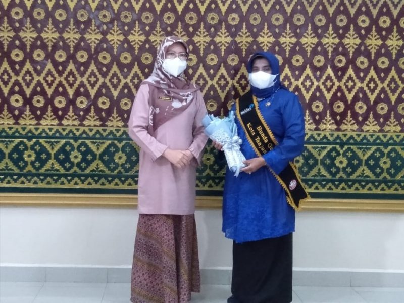 Wali Kota Tanjungpinang Rahma dinobatkan sebagai Bunda Generasi Berencana (Genre) Kota Tanjungpinang dari Badan Kependudukan dan Keluarga Berencana Nasional (BKKBN) Provinsi Kepulauan Riau (Kepri). Foto: Istimewa