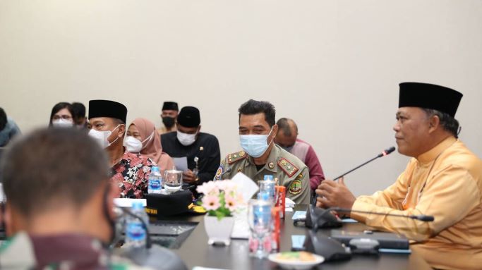 Pemerintah Kota Tanjungpinang melakukan rapat koordinasi bersama pihak terkait dalam mempersiapkan datangnya bulan Suci Ramadan 1443 Hijriah/2022 Masehi, ruang rapat Engku Putri Raja Hamidah, kantor wali kota Tanjungpinang, Kepri. Foto: Istimewa